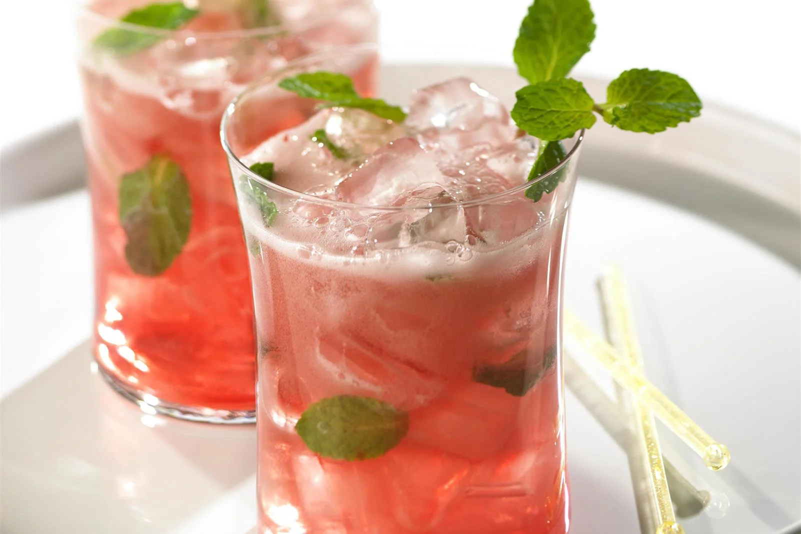 蔓越莓mojito鸡尾酒